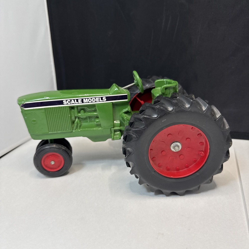 Vintage Scale Models 1/16 Green Row Crop Tractor with Red Rims‎